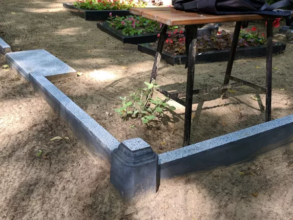 Kapu sētiņa ar marmora graudiņiem un tornīti