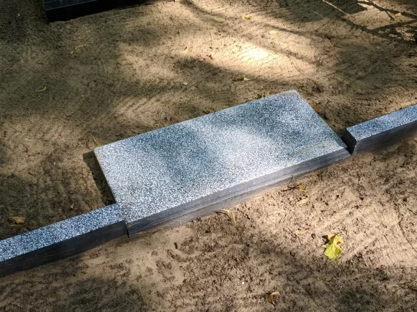 Ieejas plāksne no marmora graudiņiem 60x30