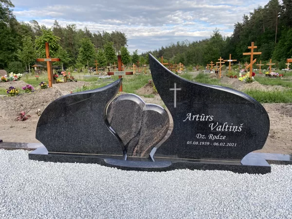 1. Kapu piemineklis GRANITE.LV
