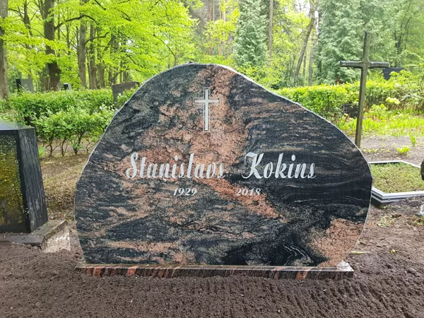 6. Kapu piemineklis GRANITE.LV
