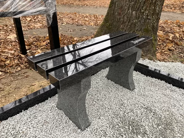 7. Kapu piemineklis GRANITE.LV